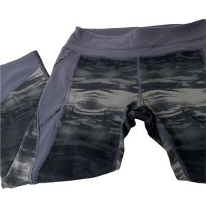 ATHLETA Chaturanga Camo Mesh Crop Leggings Grey Black Blue Calf Length Small